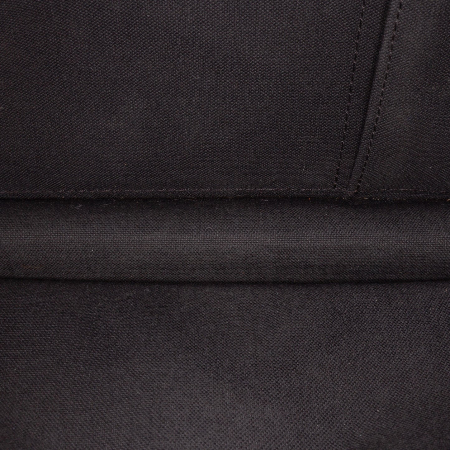 Louis Vuitton Taiga Belaia Clutch