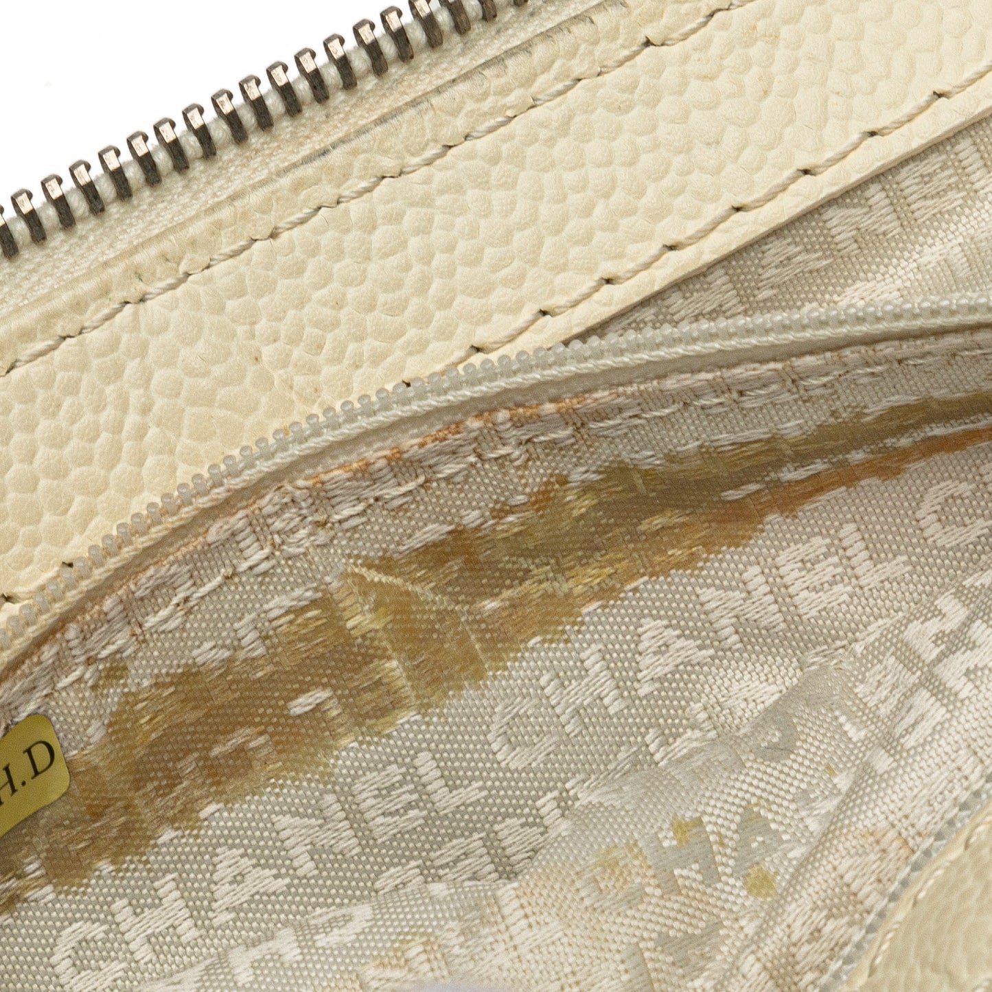 Chanel Caviar Perforated Pulley Shoulder Bag (21226)