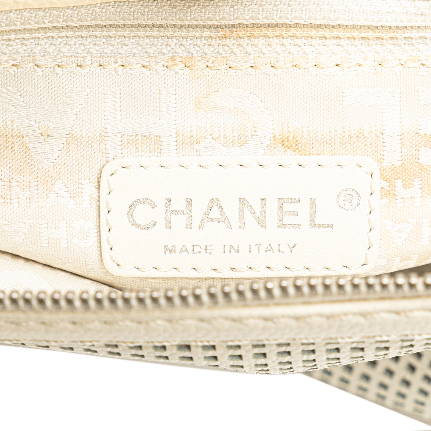 Chanel Caviar Perforated Pulley Shoulder Bag (21226)