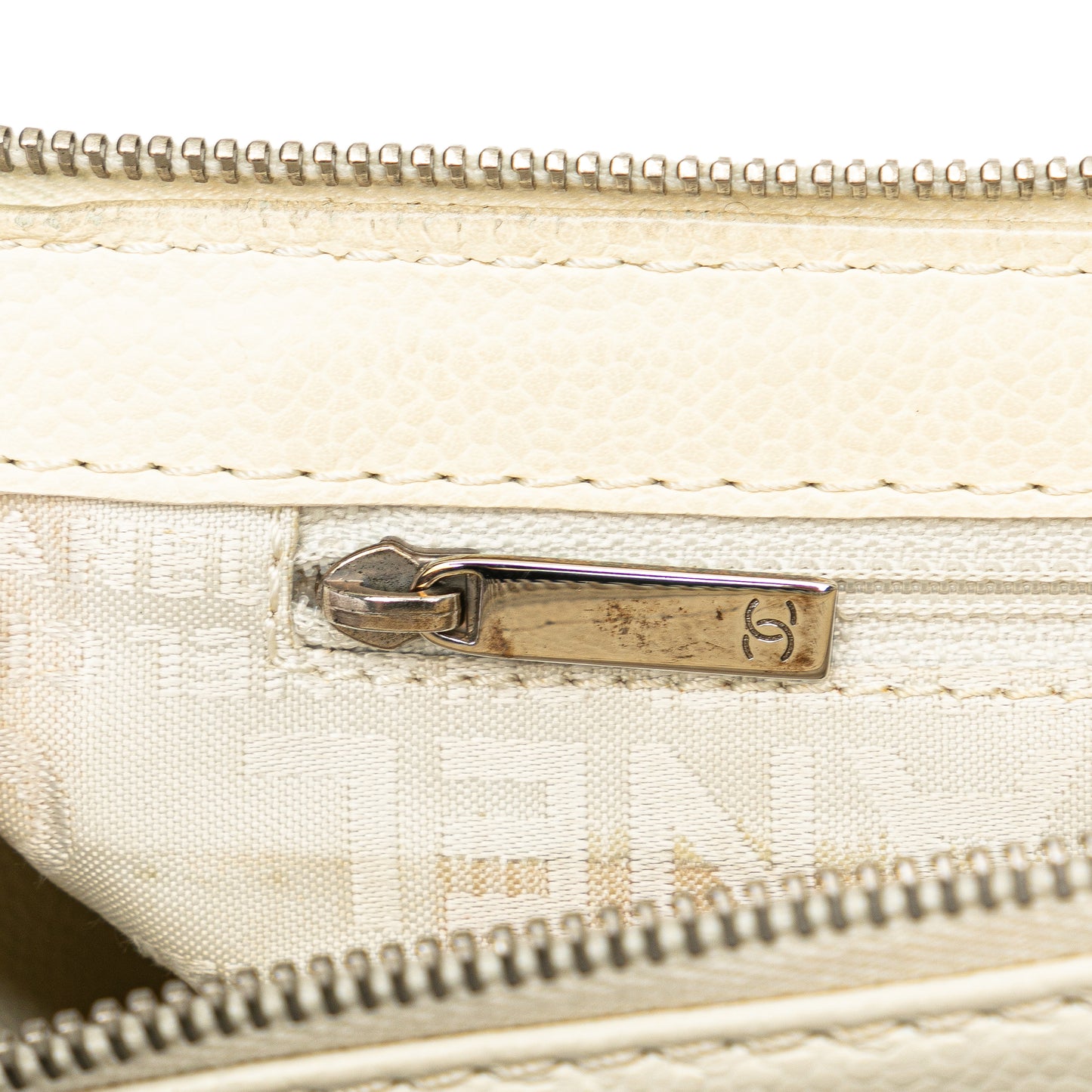 Chanel Caviar Perforated Pulley Shoulder Bag (21226)