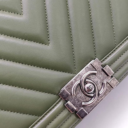 Chanel Chevron Boy Bag New Medium (8524603)