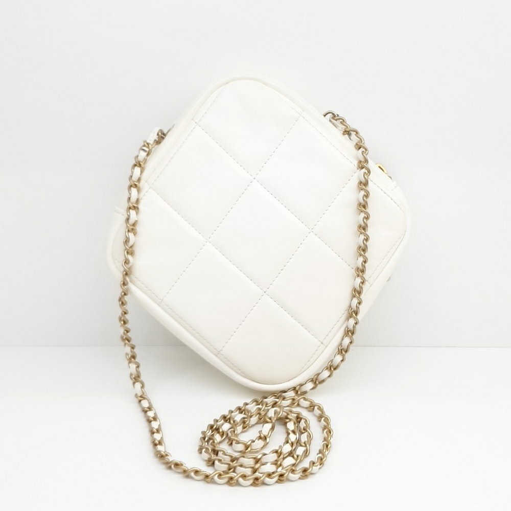 Chanel Diamond Bag As2201 (10042745)