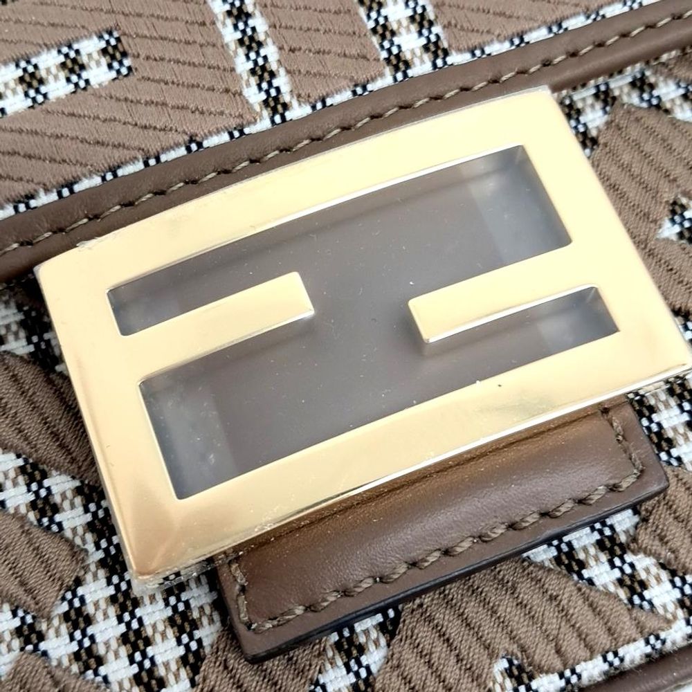 Fendi Baguette Bag (8Br600) (1502557)