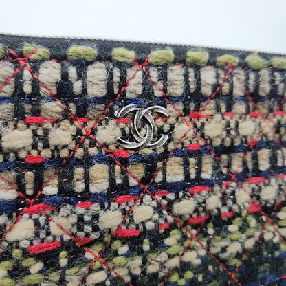 Chanel Charm Decorated Tweed Clutch New Medium (10117147)