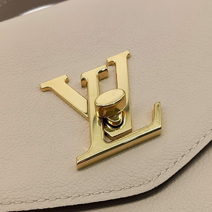 Louis Vuitton Lock Me Oxford Bag M22792 (10056199)