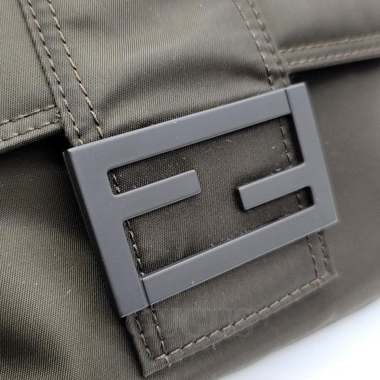 Fendi Baguette Messenger Bag Medium (7523739)