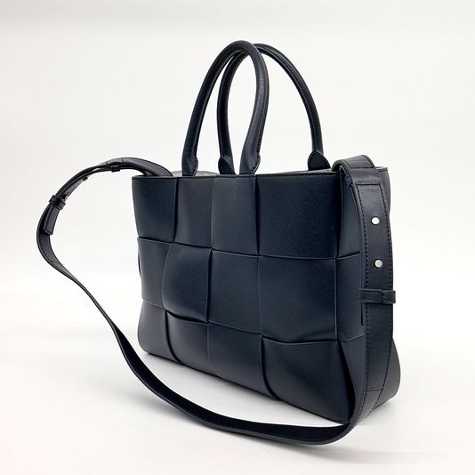 Bottega Veneta Arco Tote And Shoulder Bag (10193518)