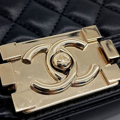 Chanel Lambskin Boy Bag Medium A67086 (10205393)