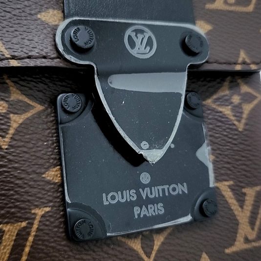 Louis Vuitton S-Lock Vertical Wearable Wallet (10235231)