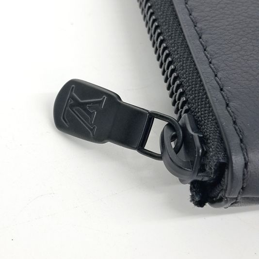 Louis Vuitton Shadow Pochette Togo M81570 (10236582)