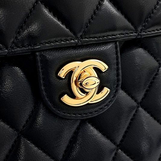 Chanel lambskin shoulder bag (10241886)