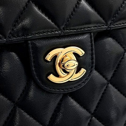 Chanel lambskin shoulder bag (10241886)