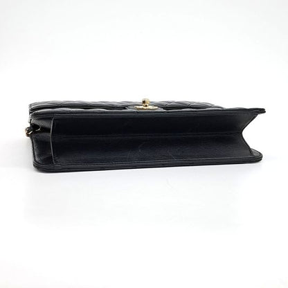 Chanel lambskin shoulder bag (10241886)