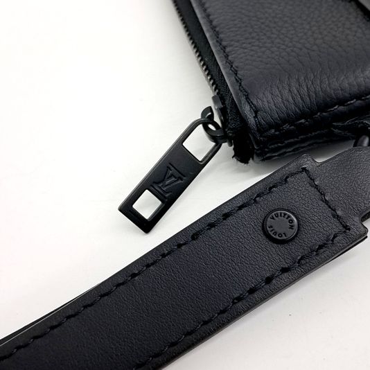 Louis Vuitton iPad Pouch (10250327)