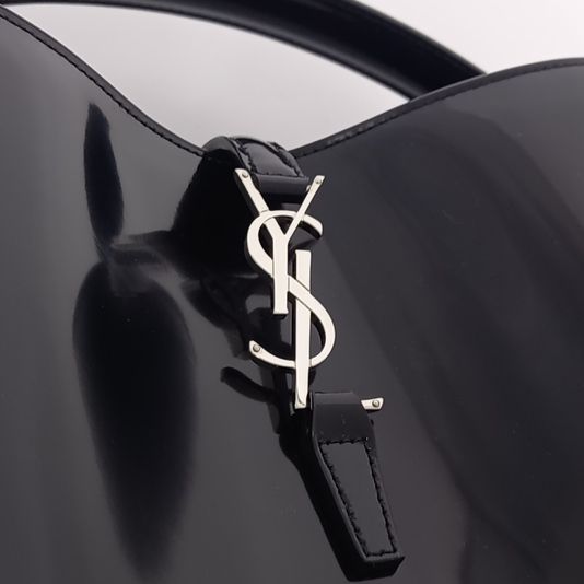 Saint Laurent LE37 Cassandra Bucket Bag (742828) (10267044)