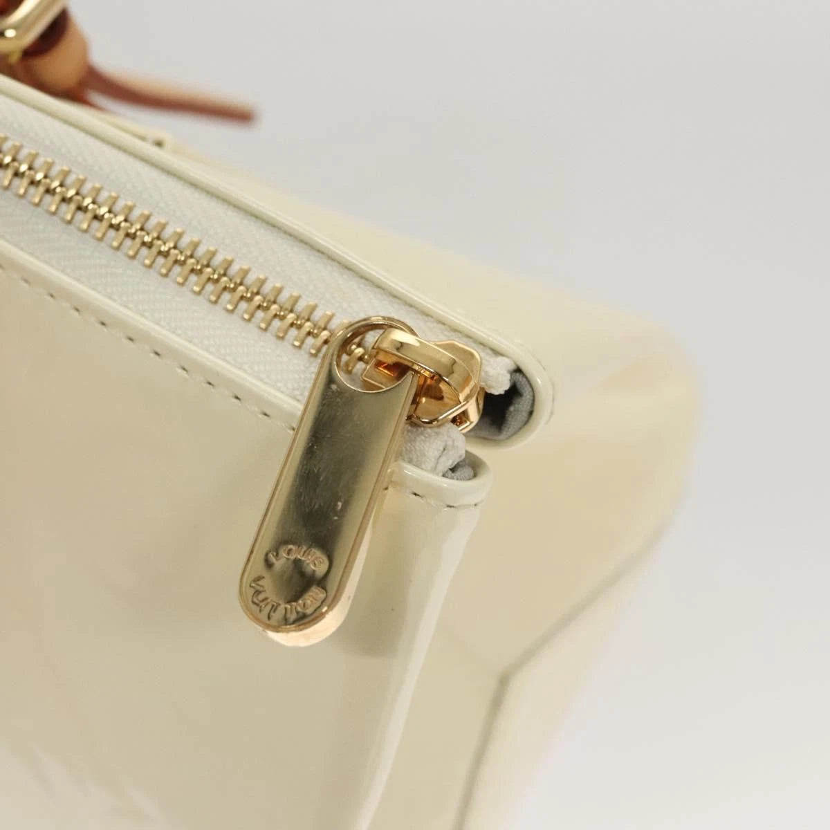Louis Vuitton Monogram Vernis Rosewood Avenue Hand Bag Perle M93508